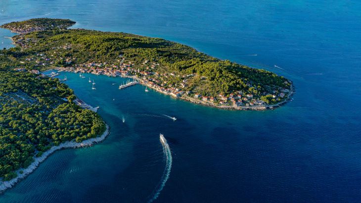 Insel Prvić aus der Vogelperspektive 